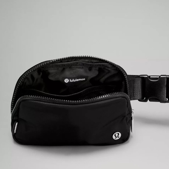 NWT Lululemon Everywhere Belt Bag black - Picture 9 of 9